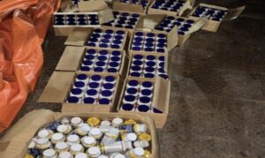 PRF apreende 57 mil comprimidos emagrecedores contrabandeados e prende jovem após fuga no interior de Roraima