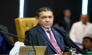 Dados oficiais contradizem voto de ministro para manter governador de Roraima no cargo, diz site