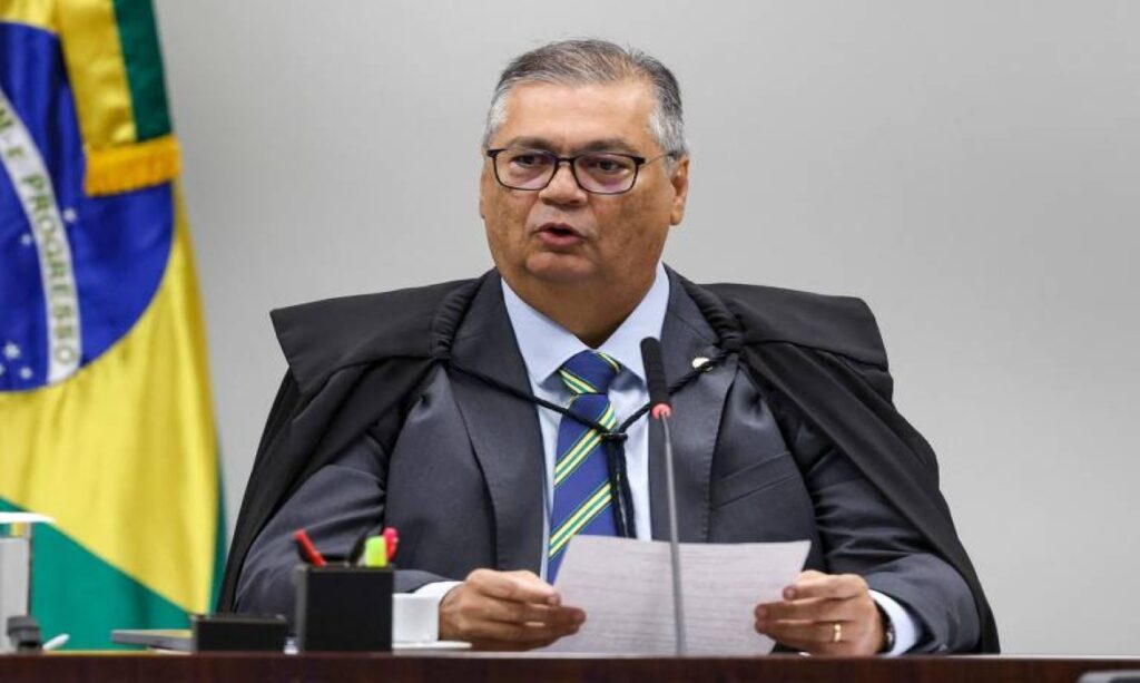 Dino mantém exigência de desincompatibilização e permite troca de candidatos em Roraima