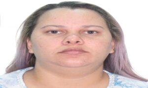 Foragida investigada por liderar tráfico em Caroebe tem imagem divulgada pela Polícia Civil