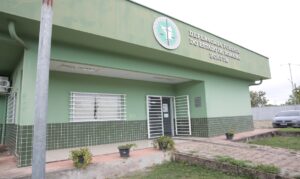 Paciente de Bonfim com doença rara consegue acesso a medicamento de quase R$ 5 mil após decisão judicial