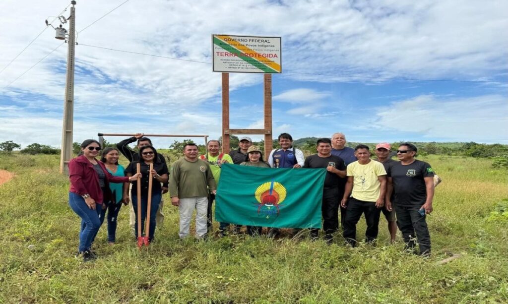 Funai instala placas de identificação territorial na Terra Indígena Raposa Serra do Sol