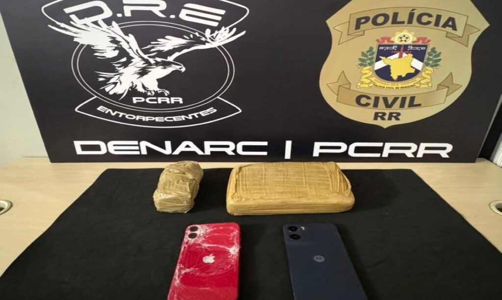 Suspeito foge da polícia, bate carro e é preso por tráfico no bairro Sílvio Leite