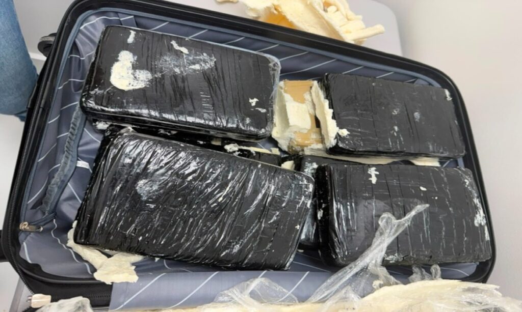 Após prisão com 33 kg de skunk, aeroporto de Boa Vista tem novo caso com mulher presa e 15 tabletes apreendidos