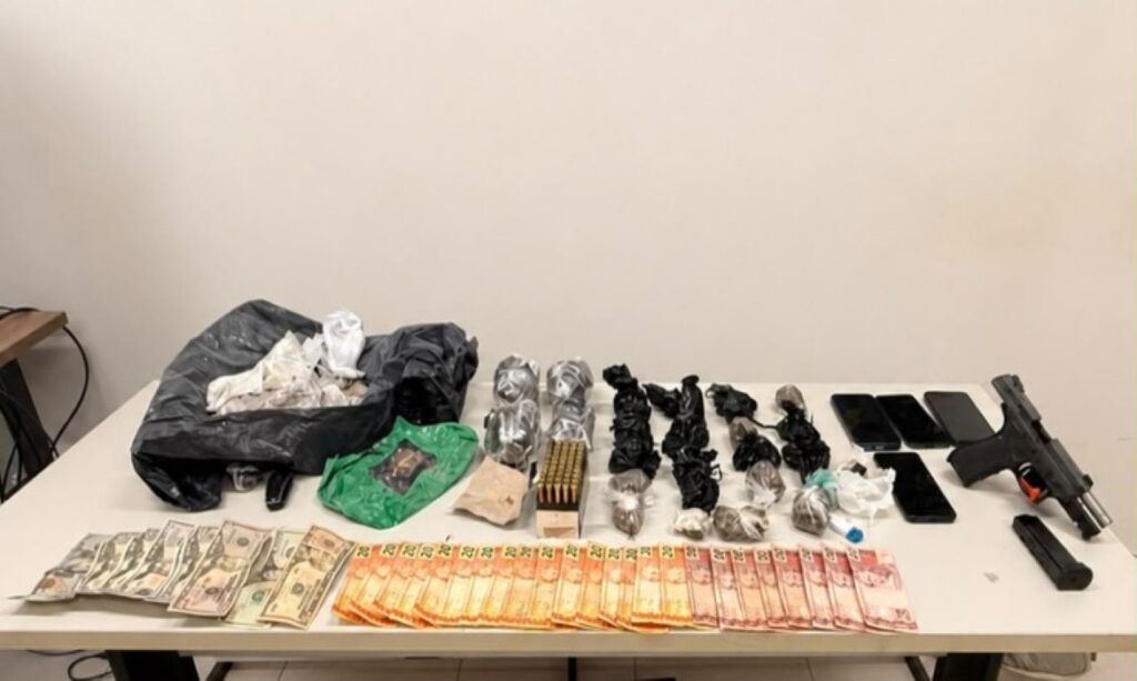 Operação apreende pasta base, skunk, cocaína e pistola durante prisão de quatro venezuelanos em Boa Vista